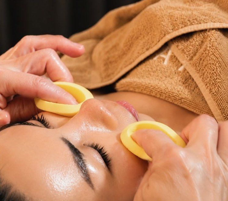 Facial massage during the Premium head spa